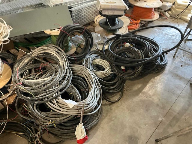 Partij divers elektro-technisch installatiemateriaal - afbeelding 11 van  36