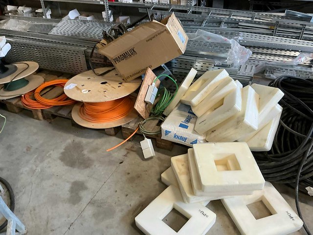 Partij divers elektro-technisch installatiemateriaal - afbeelding 14 van  36