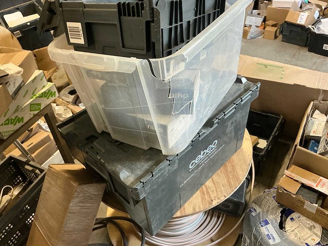 Partij divers elektro-technisch installatiemateriaal - afbeelding 27 van  36