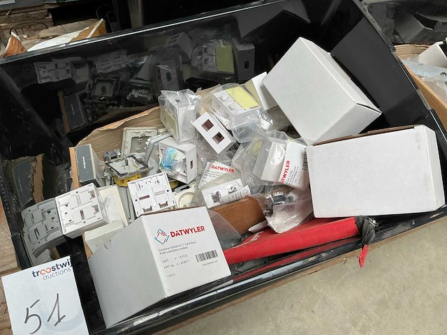 Partij divers elektro-technisch installatiemateriaal - afbeelding 10 van  17