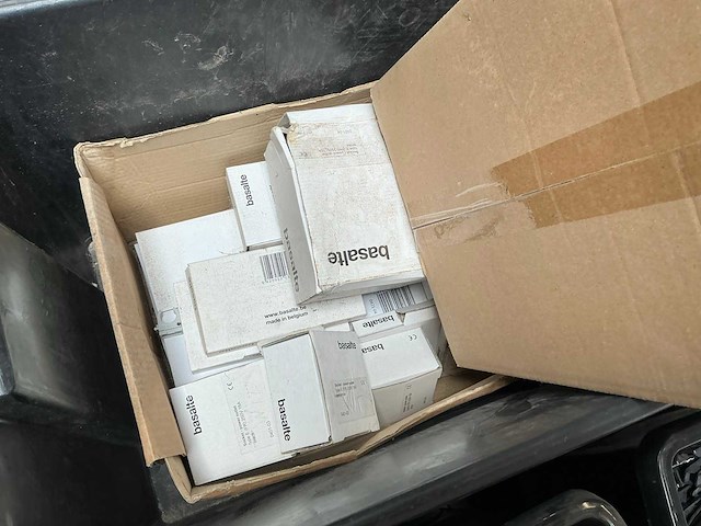 Partij divers elektro-technisch installatiemateriaal - afbeelding 14 van  17