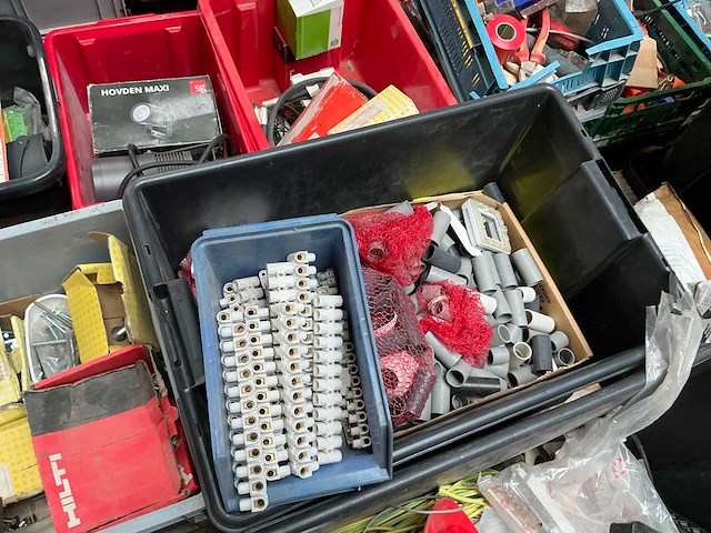 Partij divers elektro-technisch installatiemateriaal - afbeelding 8 van  18