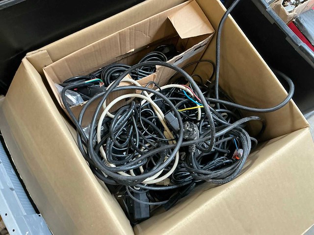Partij divers elektro-technisch installatiemateriaal - afbeelding 12 van  18