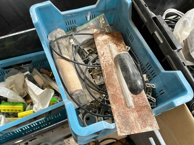 Partij divers elektro-technisch installatiemateriaal - afbeelding 15 van  18