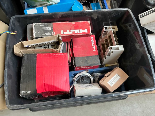 Partij divers elektro-technisch installatiemateriaal - afbeelding 16 van  18