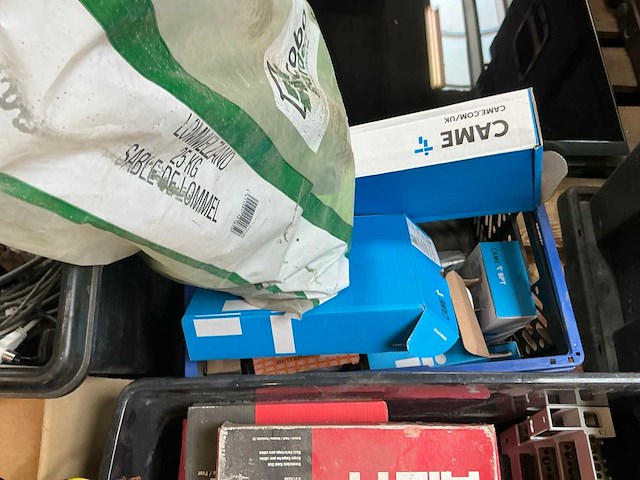 Partij divers elektro-technisch installatiemateriaal - afbeelding 17 van  18