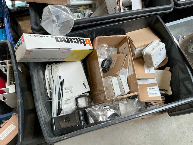 Partij divers elektro-technisch installatiemateriaal - afbeelding 18 van  18