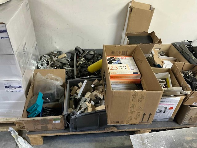 Partij divers elektromateriaal - afbeelding 4 van  5