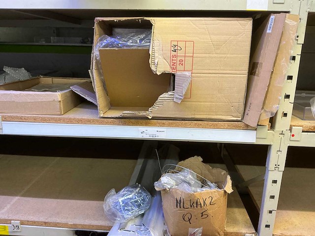 Partij divers elektrotoebehoren en lampen - afbeelding 4 van  32