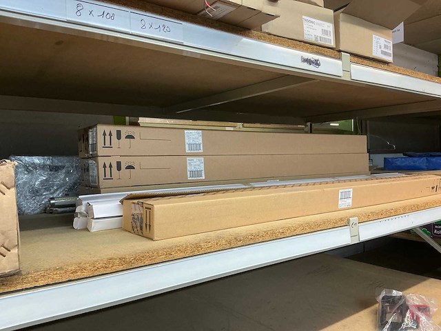 Partij divers elektrotoebehoren en lampen - afbeelding 8 van  32