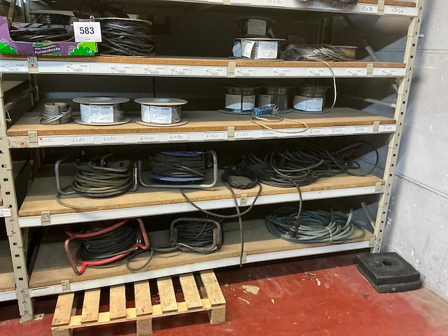 Partij divers elektrotoebehoren en lampen - afbeelding 11 van  32