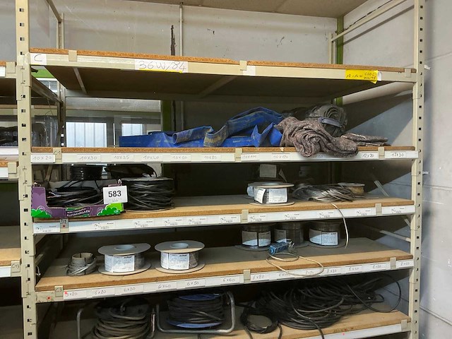 Partij divers elektrotoebehoren en lampen - afbeelding 13 van  32