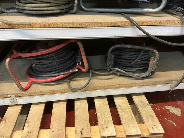 Partij divers elektrotoebehoren en lampen - afbeelding 17 van  32