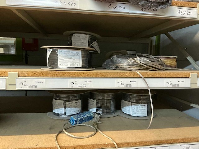 Partij divers elektrotoebehoren en lampen - afbeelding 19 van  32