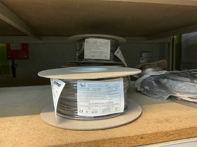 Partij divers elektrotoebehoren en lampen - afbeelding 21 van  32