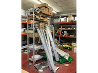 Partij divers elektrotoebehoren en lampen - afbeelding 24 van  32