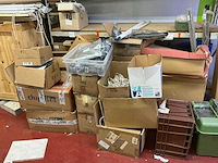 Partij divers elektrotoebehoren en lampen - afbeelding 31 van  32