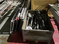 Partij divers gedemonteerd steigermateriaal - afbeelding 2 van  9