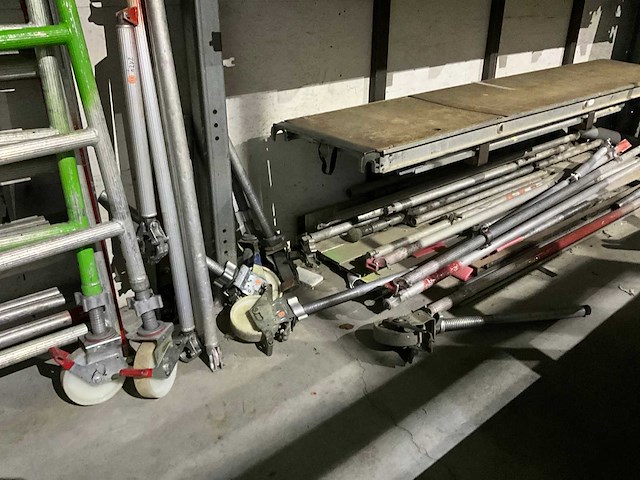 Partij divers gedemonteerd steigermateriaal - afbeelding 3 van  9