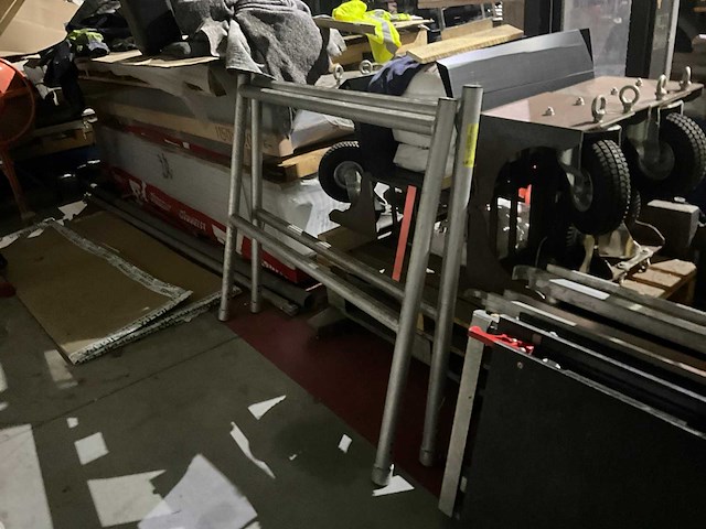 Partij divers gedemonteerd steigermateriaal - afbeelding 6 van  9