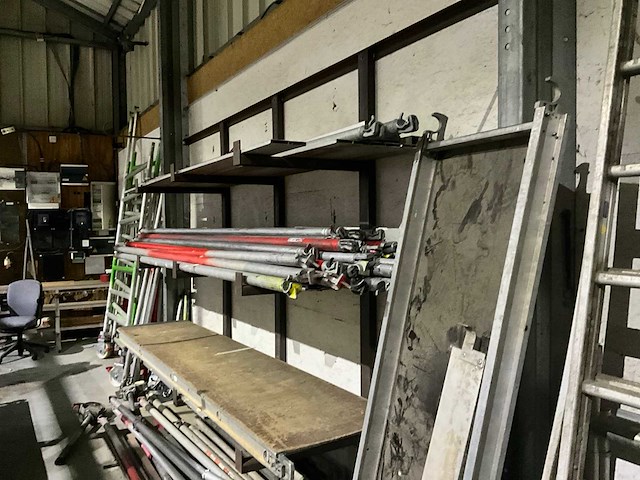 Partij divers gedemonteerd steigermateriaal - afbeelding 7 van  9
