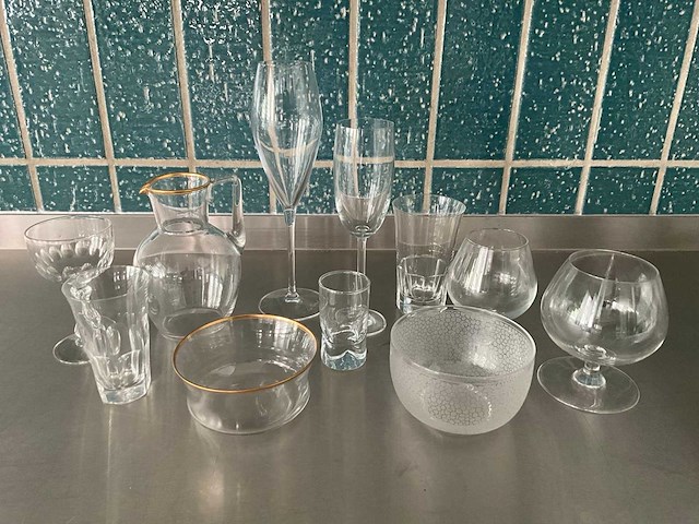 Partij divers glaswerk, waaronder kristal (800x) - afbeelding 1 van  21