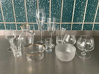 Partij divers glaswerk, waaronder kristal (800x) - afbeelding 1 van  21