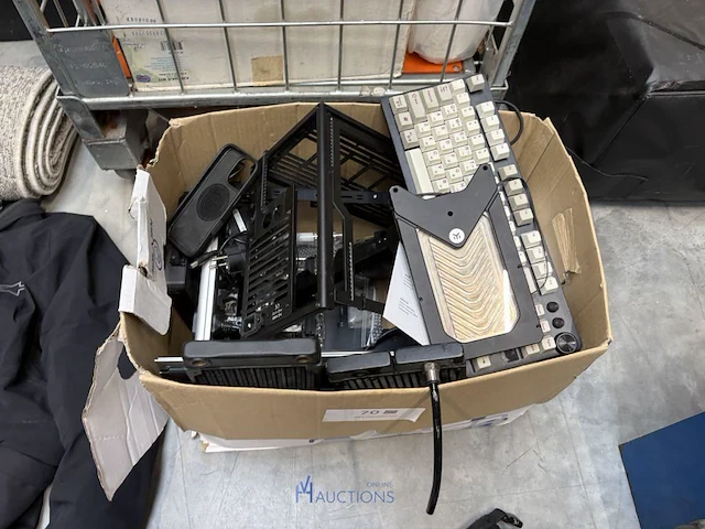 Partij divers hardware materiaal - afbeelding 1 van  7