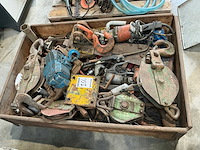 Partij divers hijsmateriaal en gereedschappen - afbeelding 1 van  4