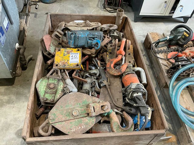 Partij divers hijsmateriaal en gereedschappen - afbeelding 2 van  4