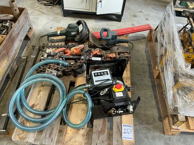 Partij divers hijsmateriaal en gereedschappen - afbeelding 1 van  3