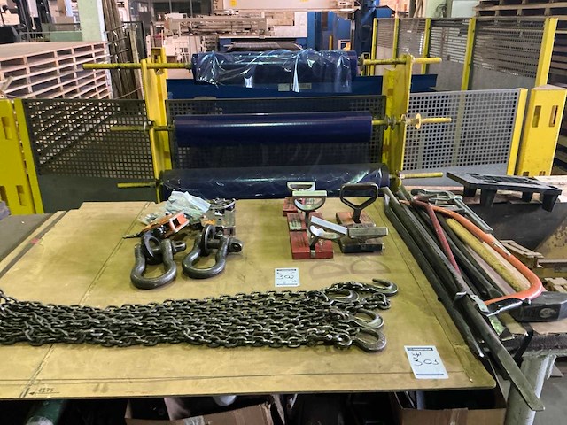 Partij divers hijsmateriaal en handgereedschappen - afbeelding 1 van  5