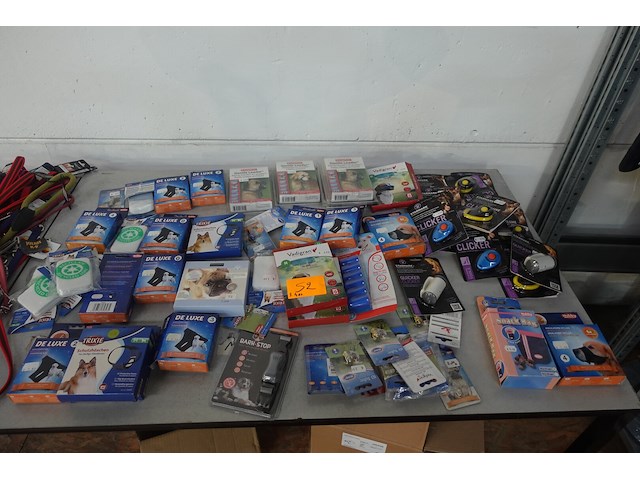 Partij divers honden accessoires - afbeelding 1 van  9