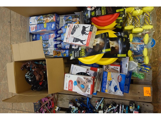 Partij divers honden speelgoed - afbeelding 1 van  8