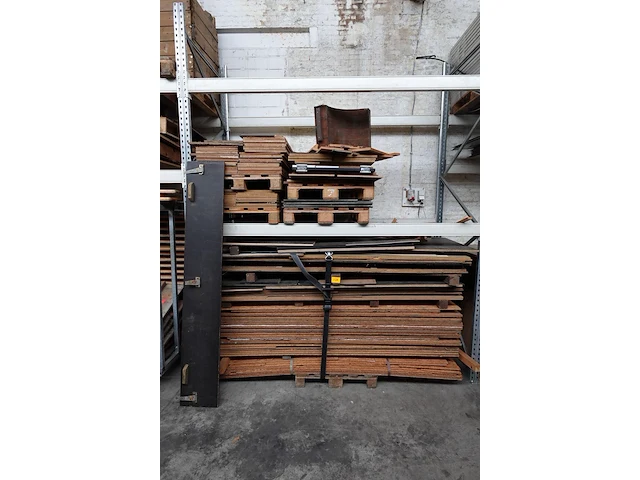 Partij divers hout - afbeelding 1 van  4