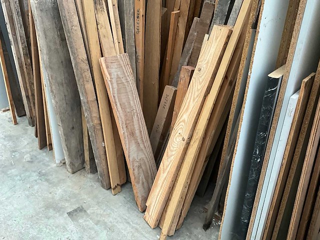 Partij divers hout - afbeelding 1 van  23