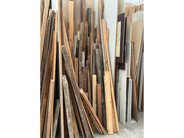 Partij divers hout - afbeelding 17 van  23