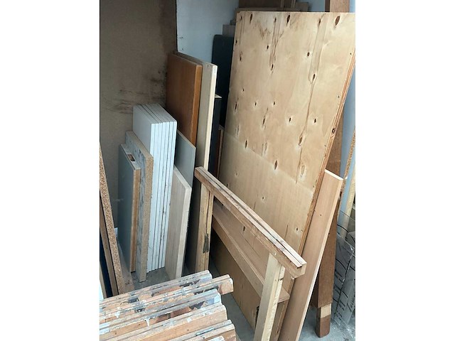 Partij divers hout - afbeelding 21 van  23