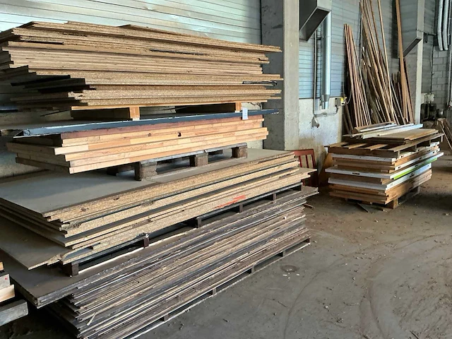Partij divers houten plaatmateriaal - afbeelding 1 van  8