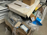 Partij divers installatiemateriaal en radiatoren - afbeelding 3 van  6