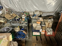 Partij divers installatiemateriaal en verlichting - afbeelding 1 van  8