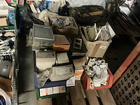 Partij divers installatiemateriaal en verlichting - afbeelding 2 van  8