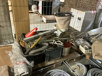 Partij divers installatiemateriaal en verlichting - afbeelding 7 van  8