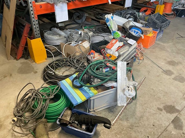 Partij divers installatiemateriaal - afbeelding 21 van  27