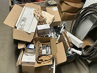 Partij divers installatiemateriaal - afbeelding 1 van  4