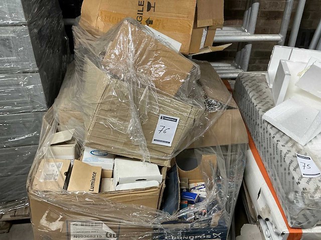 Partij divers installatiemateriaal - afbeelding 1 van  5