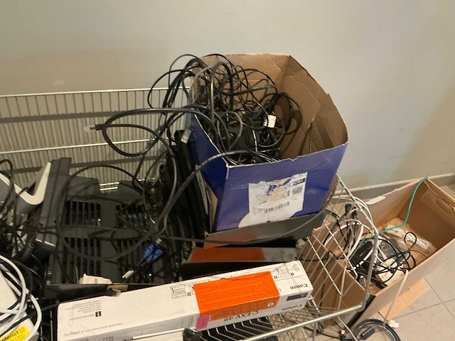 Partij divers it-materiaal - afbeelding 4 van  7