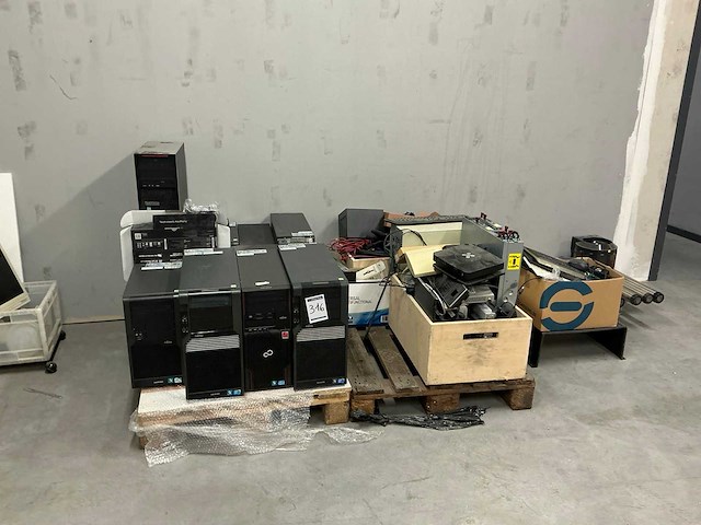 Partij divers it materiaal - afbeelding 1 van  4