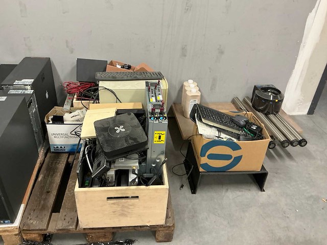 Partij divers it materiaal - afbeelding 2 van  4