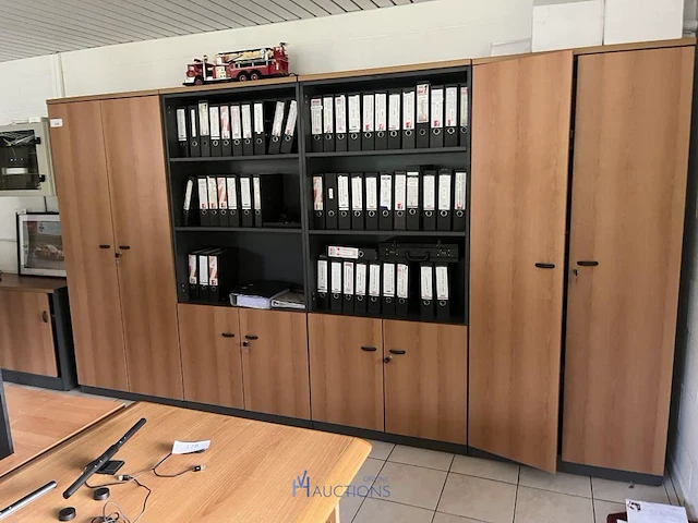 Partij divers kantoormeubilair - afbeelding 1 van  25
